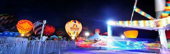 flying hot air balloons with light
