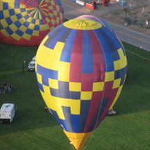 flying hot air balloons